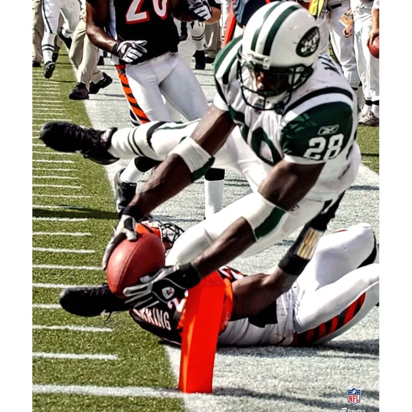 Wall Art|Photos^New York Jets Curtis Martin Unsigned Diving Touchdown Photograph